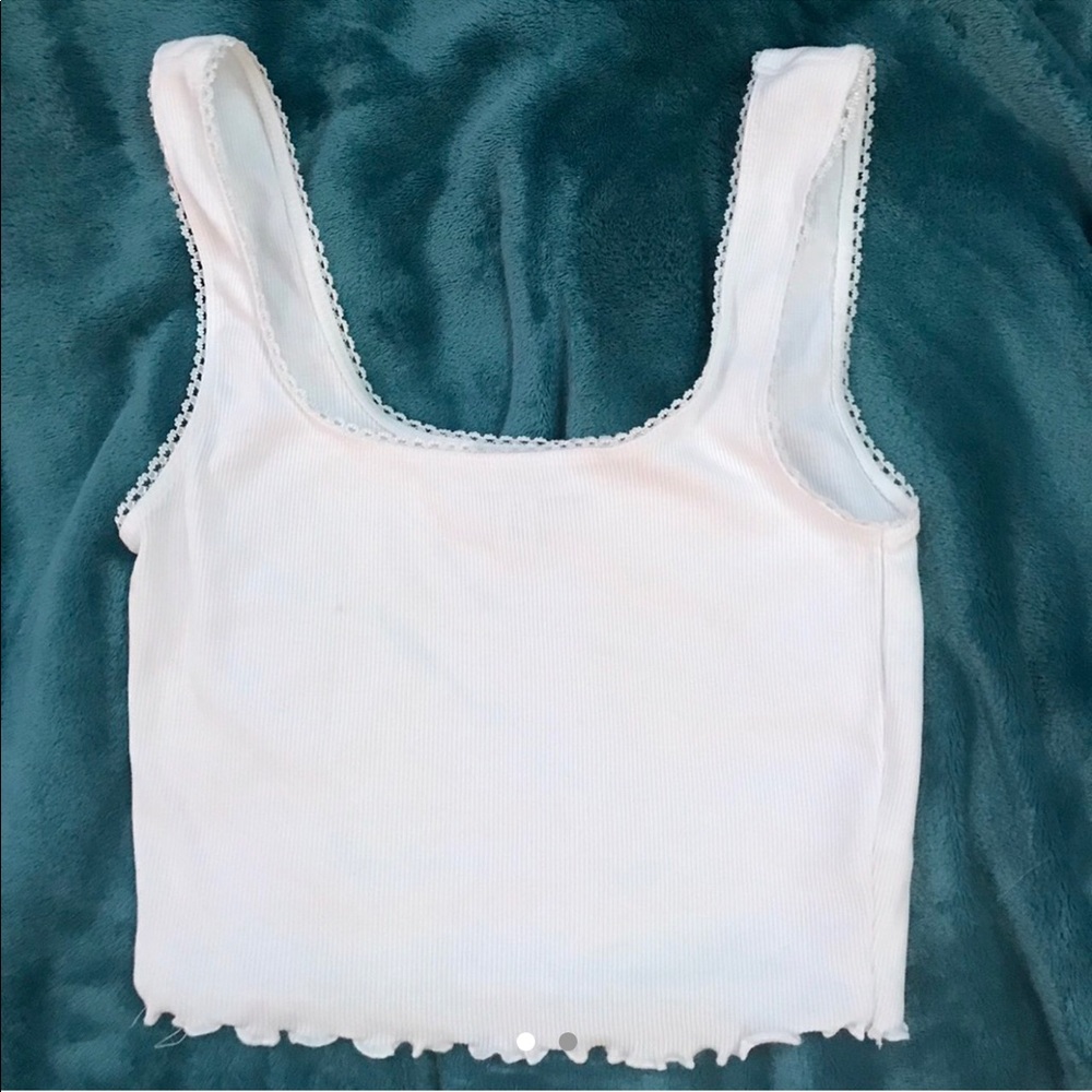 White tip shop crop top